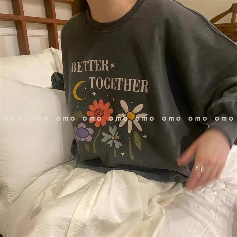 omo小众设计  ins博主 时尚气质减龄复古字母花朵印花圆领卫衣
