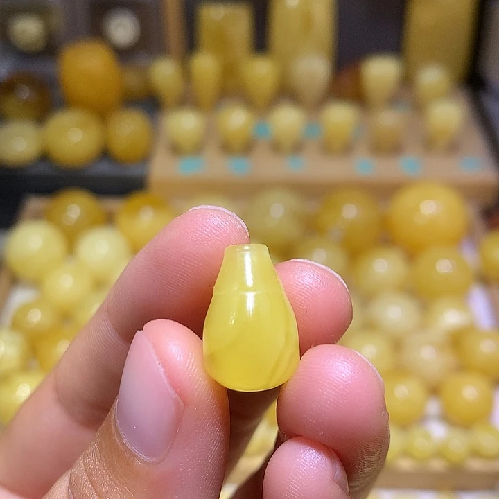 未镶嵌蜜蜡裸石天然俄料蜜蜡鸡油黄三通11.1