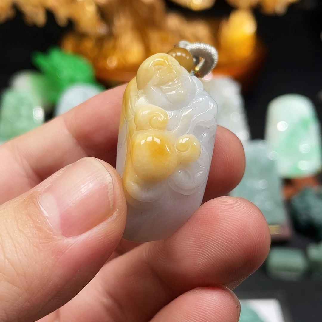 翡翠未镶嵌颈饰布袋佛