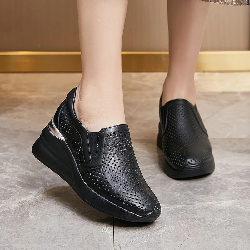 艾淇低帮套脚休闲鞋女2025春季新款舒适黑色小皮鞋轻便中年妈妈鞋