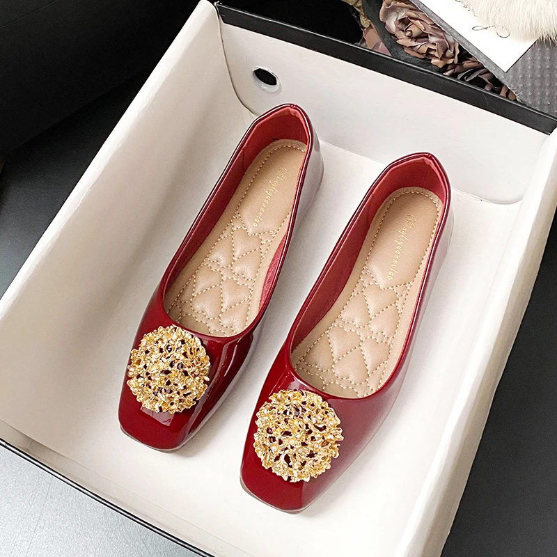 酒红色平底婚鞋女中式秀禾婚纱鞋久站不累脚防滑孕妇鞋漆皮豆豆鞋