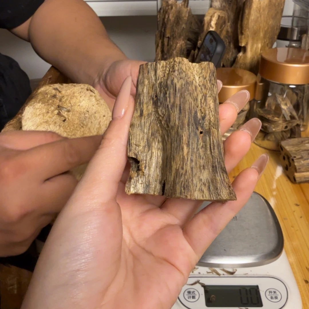 沉香白奇虫漏18克