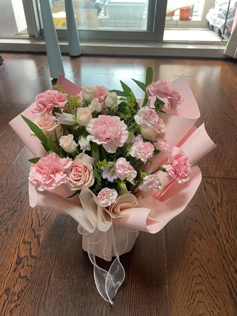 小清新高级感洋桔梗白玫瑰鲜花花束昌吉同城