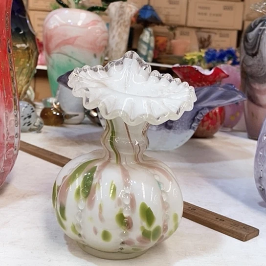 琉璃花瓶高13厘米口径2厘米