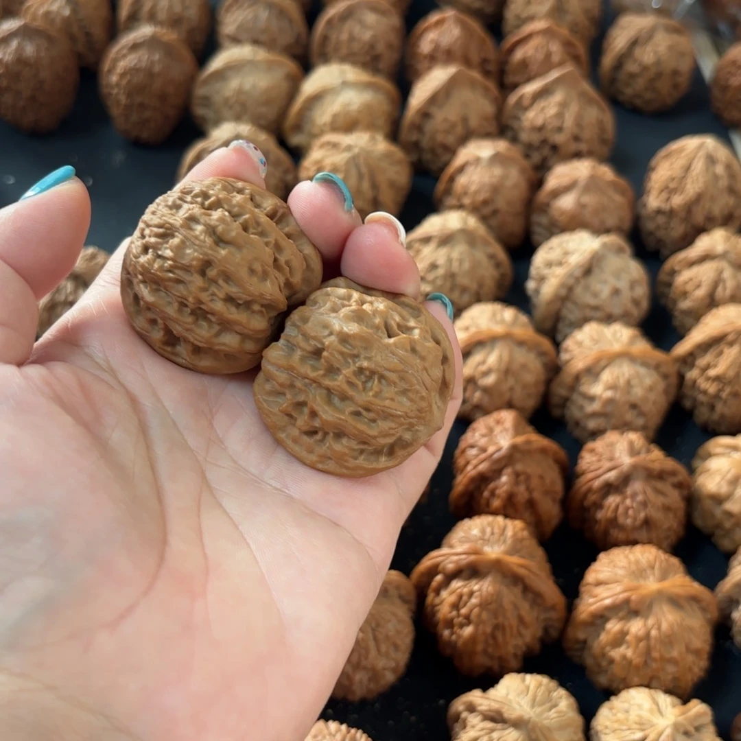 咕***喝文玩核桃吊坠野狼