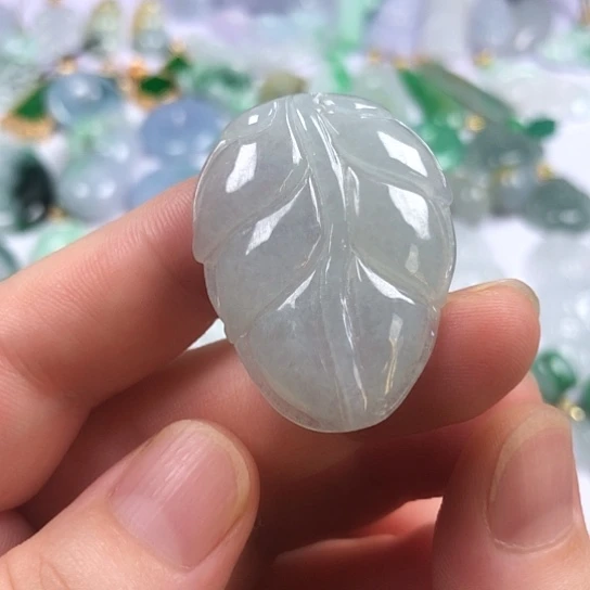 翡翠未镶嵌颈饰叶子