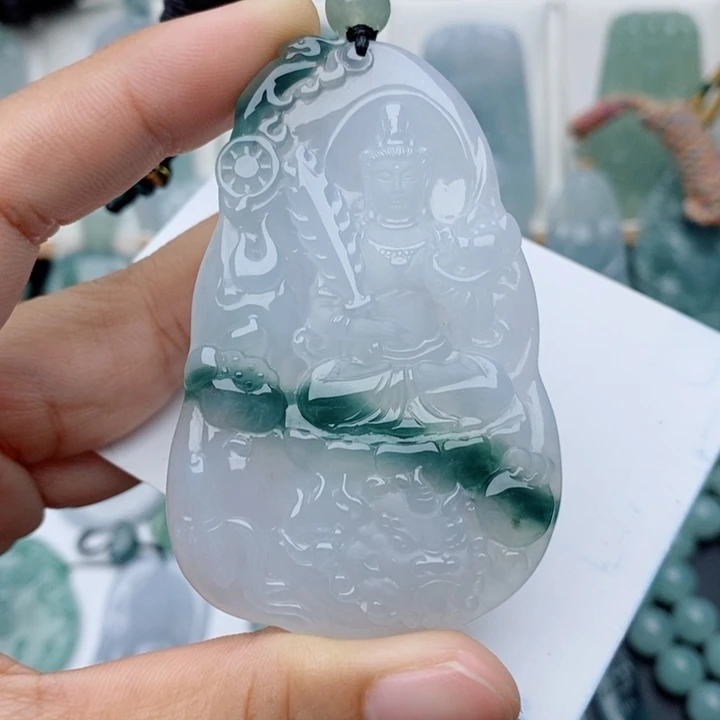 翡翠未镶嵌颈饰文殊