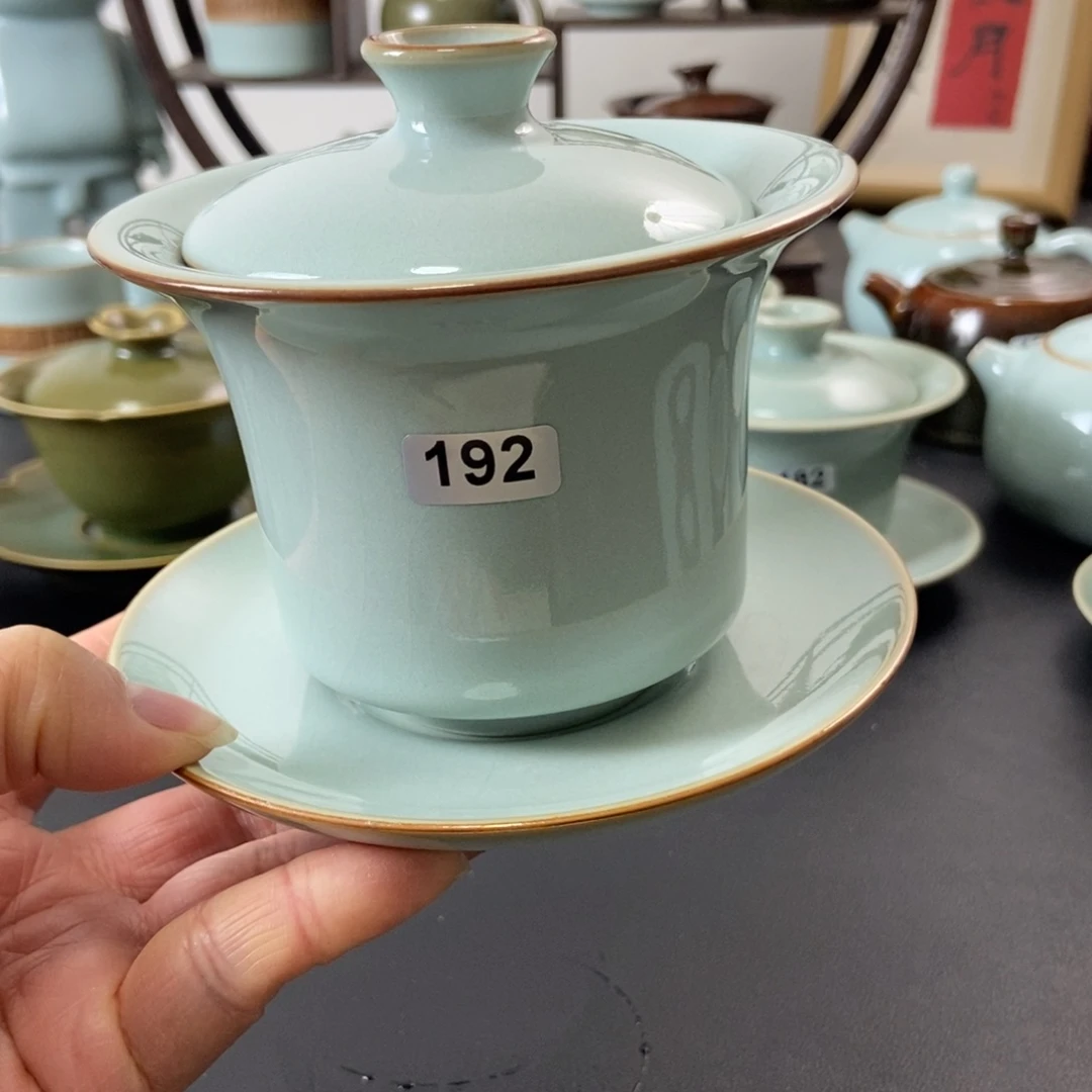 二级品赵琳天青釉马蹄盖碗