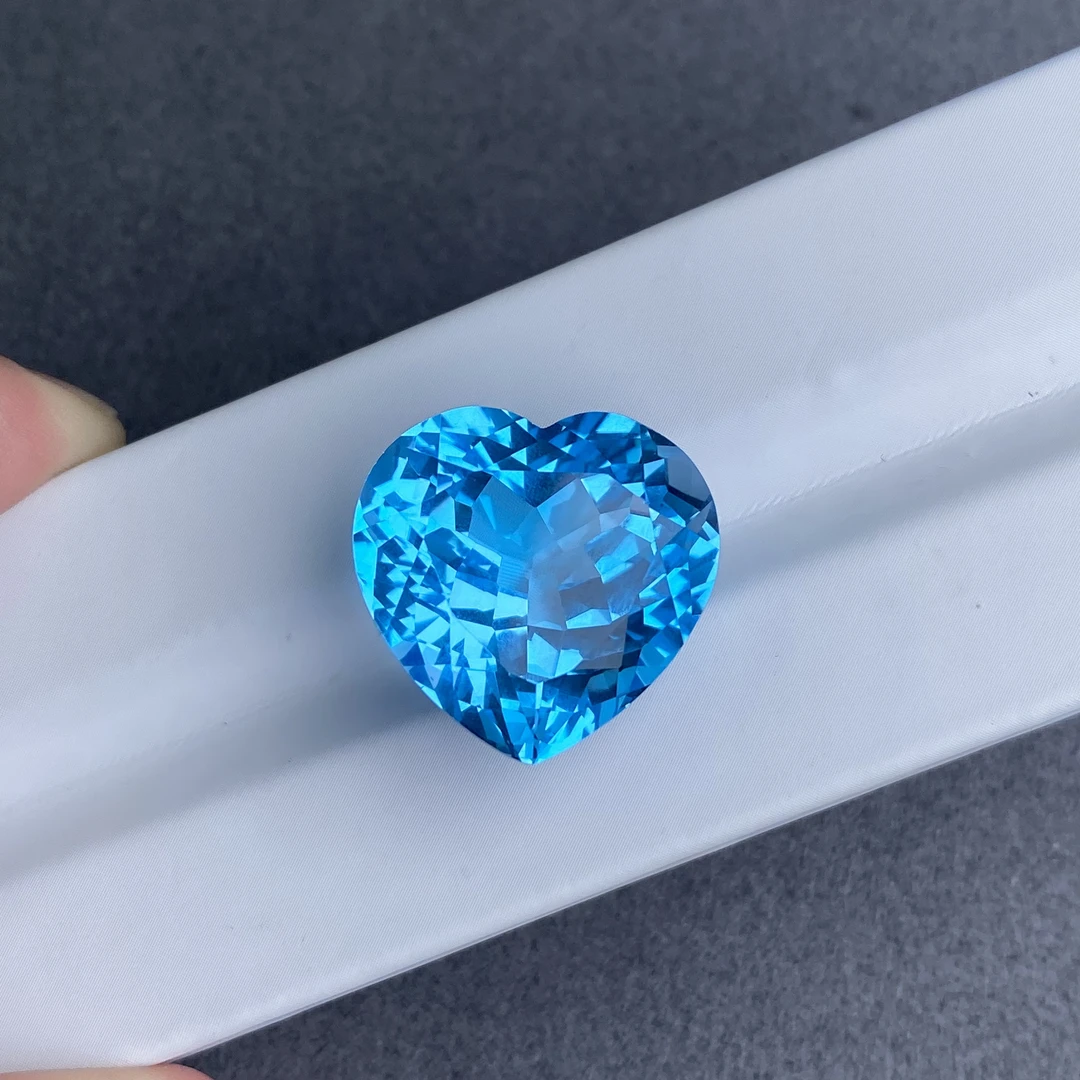A343-38.63ct天空蓝爱心切托帕石裸石20*19.4mm
