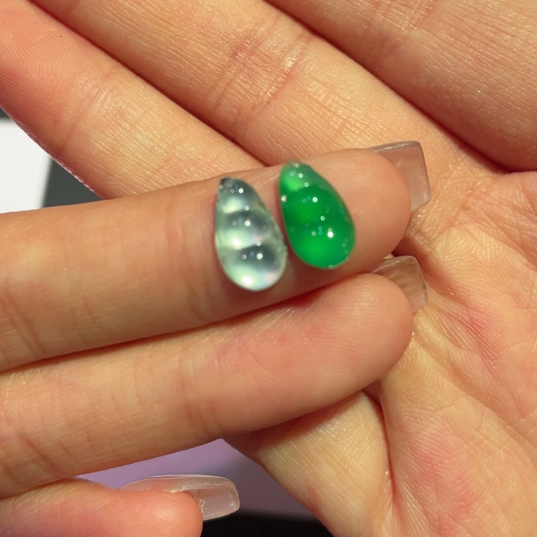 翡翠未镶嵌颈饰豆子