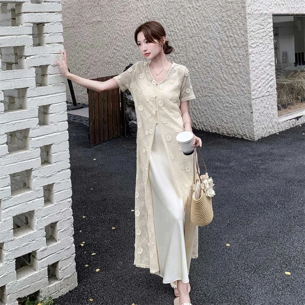 中国风温柔贵气感蕾丝花朵罩衫连衣裙套装女2025夏新款缎面吊带裙