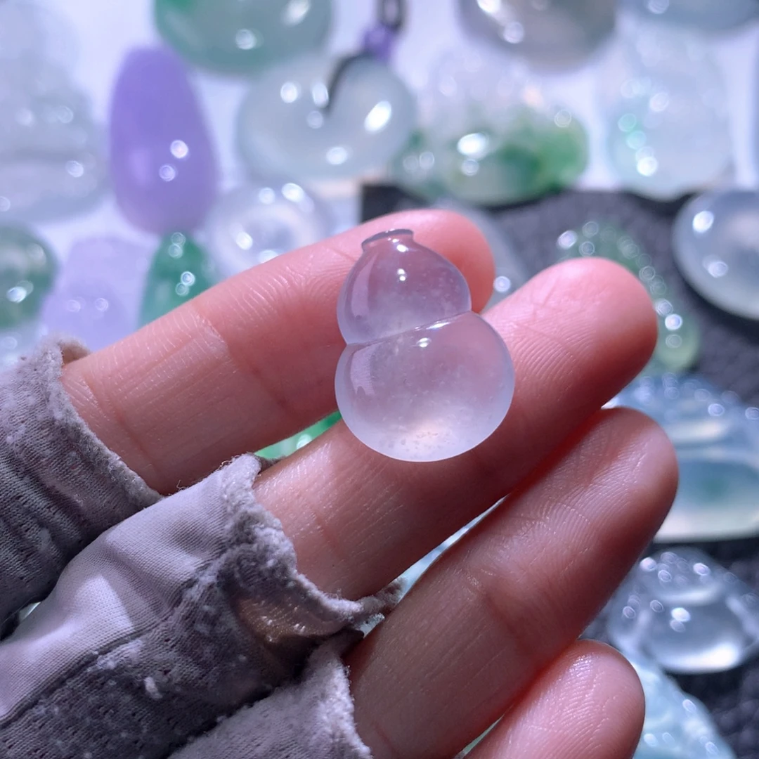 翡翠未镶嵌颈饰葫芦