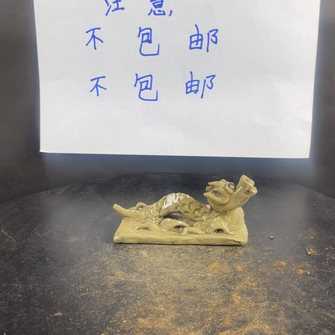 罐漂亮的小瓷器和