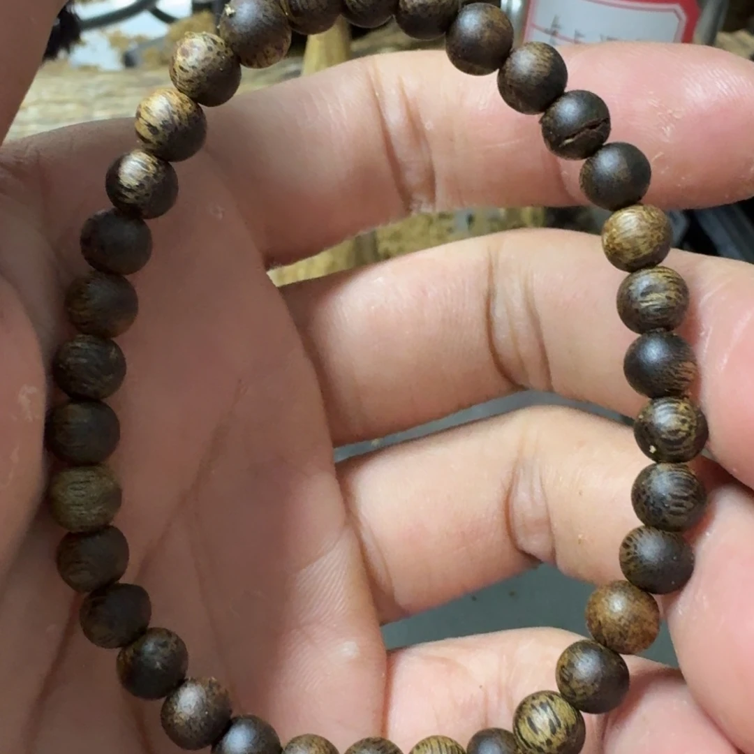 沉香沉香碎屑卡5微瑕，沉水浮