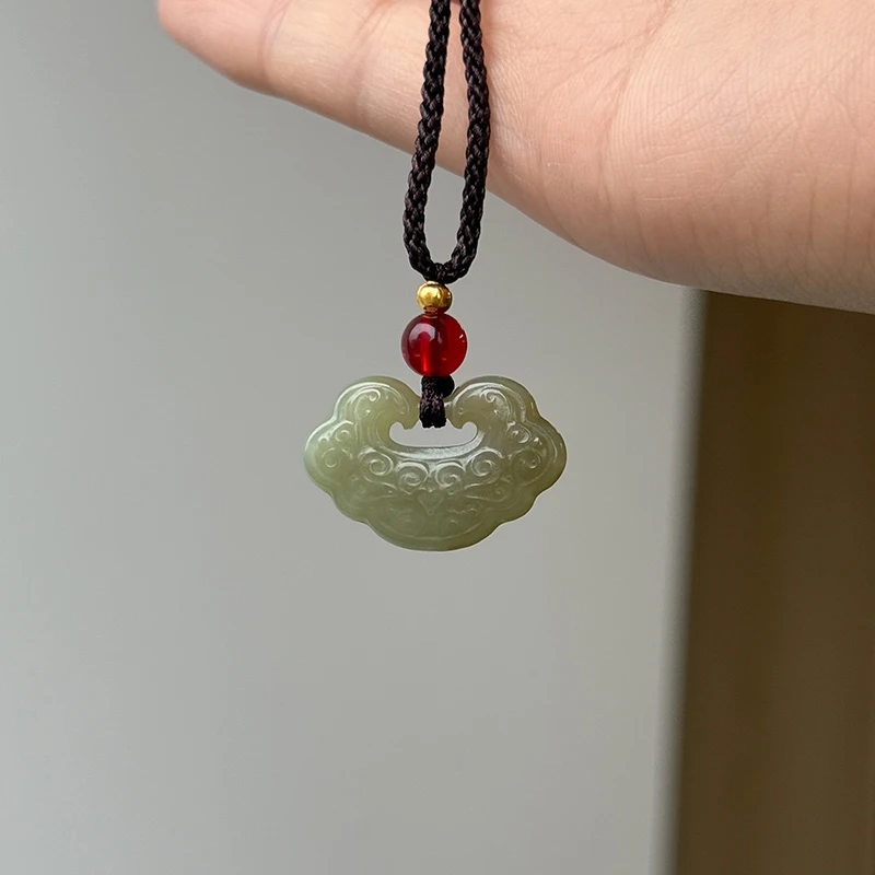 和田玉多色平安锁