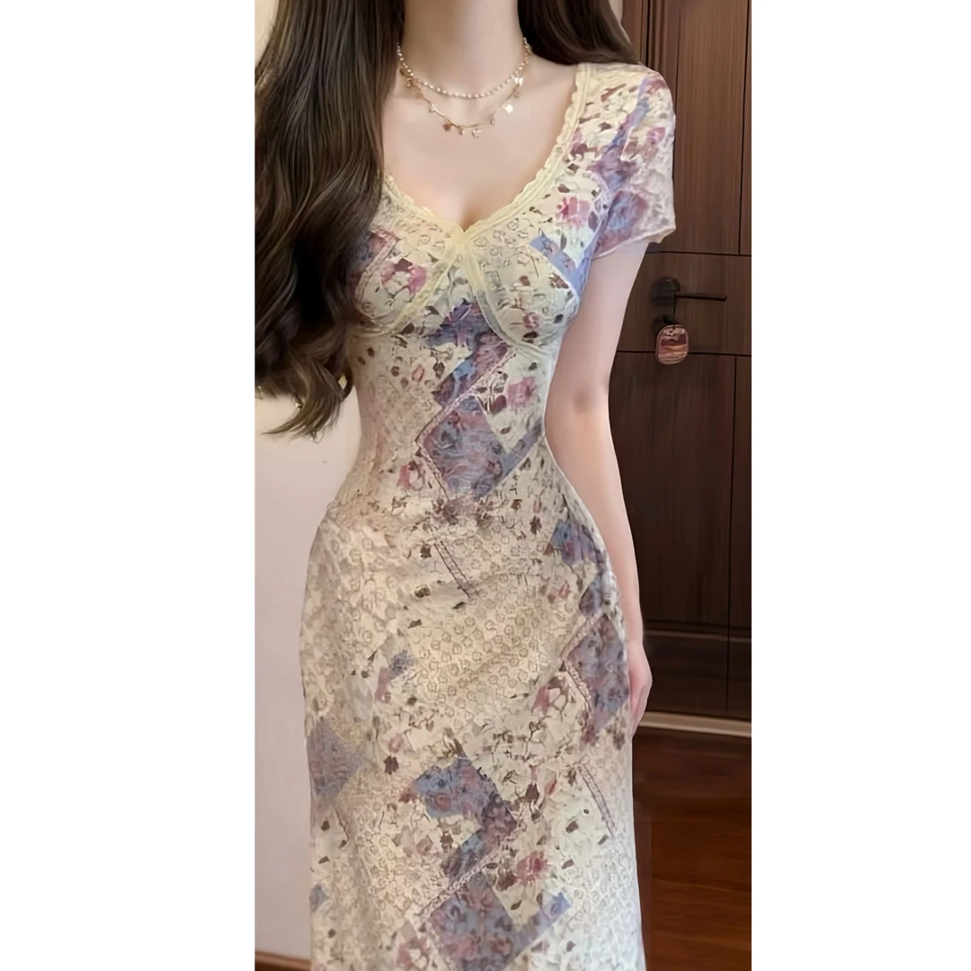 法式温柔弹力蕾丝淡米黄碎花V领连衣裙显身材收腰气质长裙