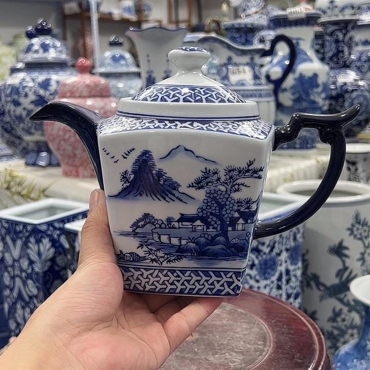 摆件青花瓷手工手绘高温釉下彩，居家摆件茶水壶