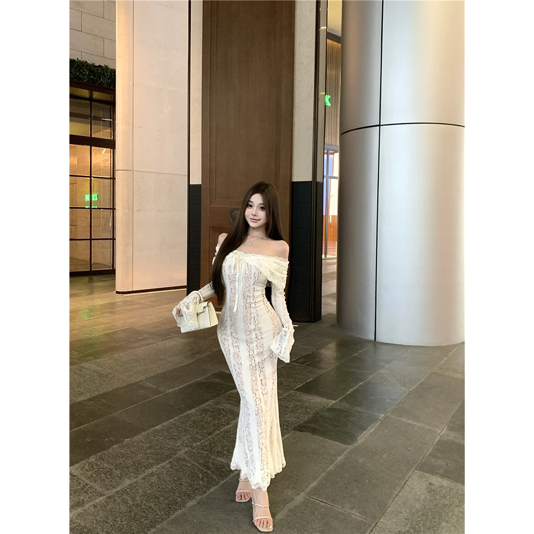 温柔一字肩蕾丝连衣裙女法式气质时尚百搭高级设计感绝美别致裙子