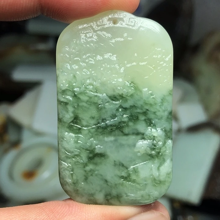 蛇纹石玉颈饰合金