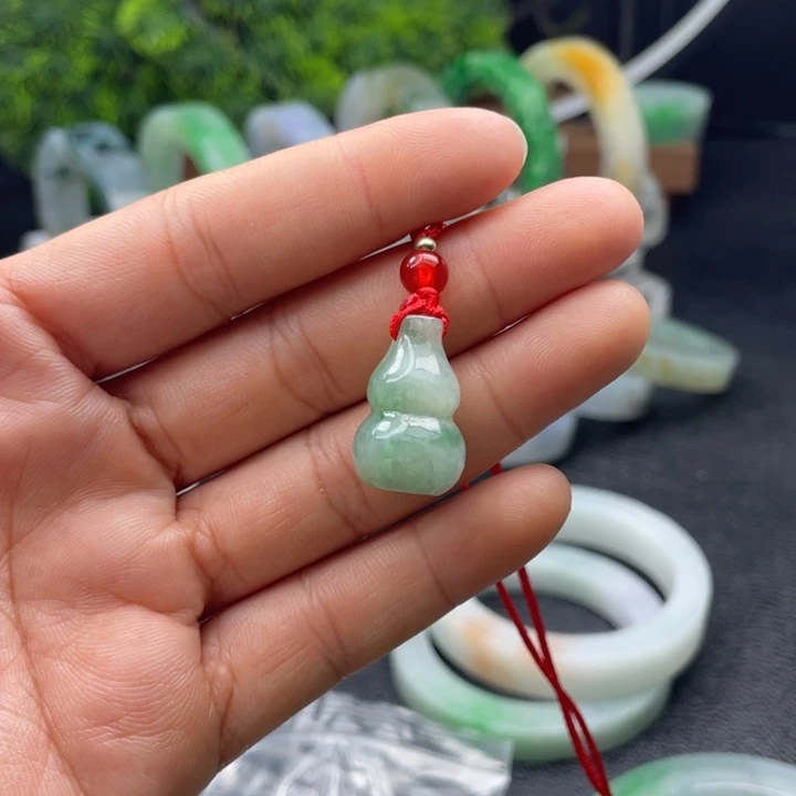 翡翠颈饰未镶嵌呆***拍
