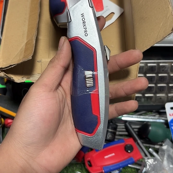 万克宝美工刀两把