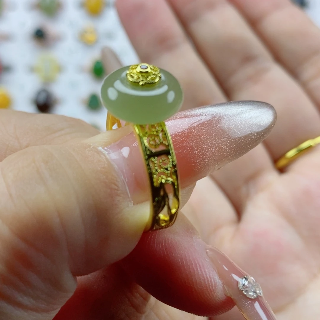 未镶嵌戒指和田玉