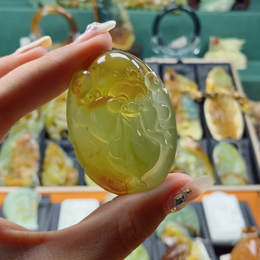 爱***晶蛇纹石玉未镶嵌颈饰