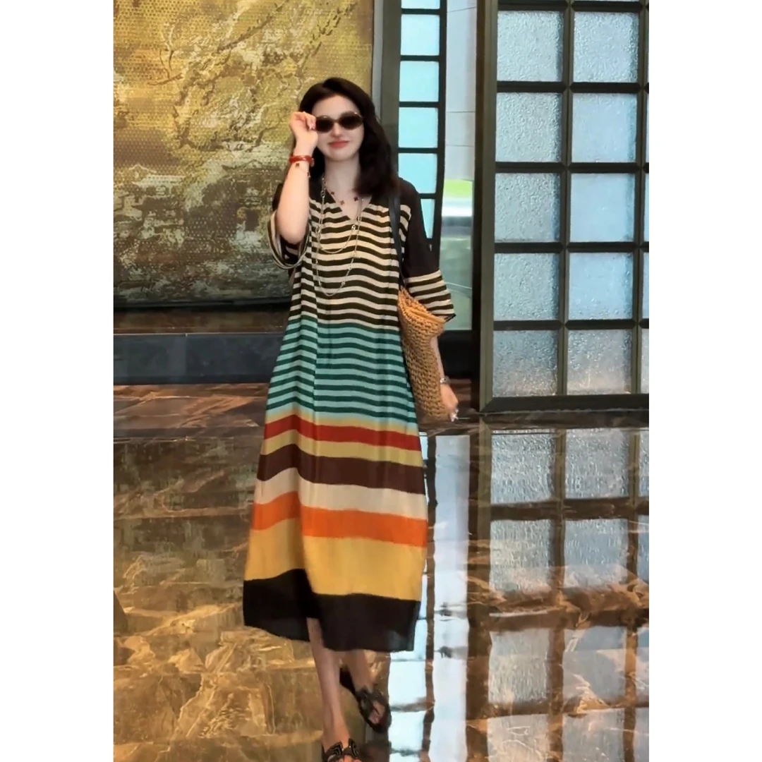 彩虹条定位花大码显瘦气时尚复古宽松条纹连衣裙颜色图片色气质