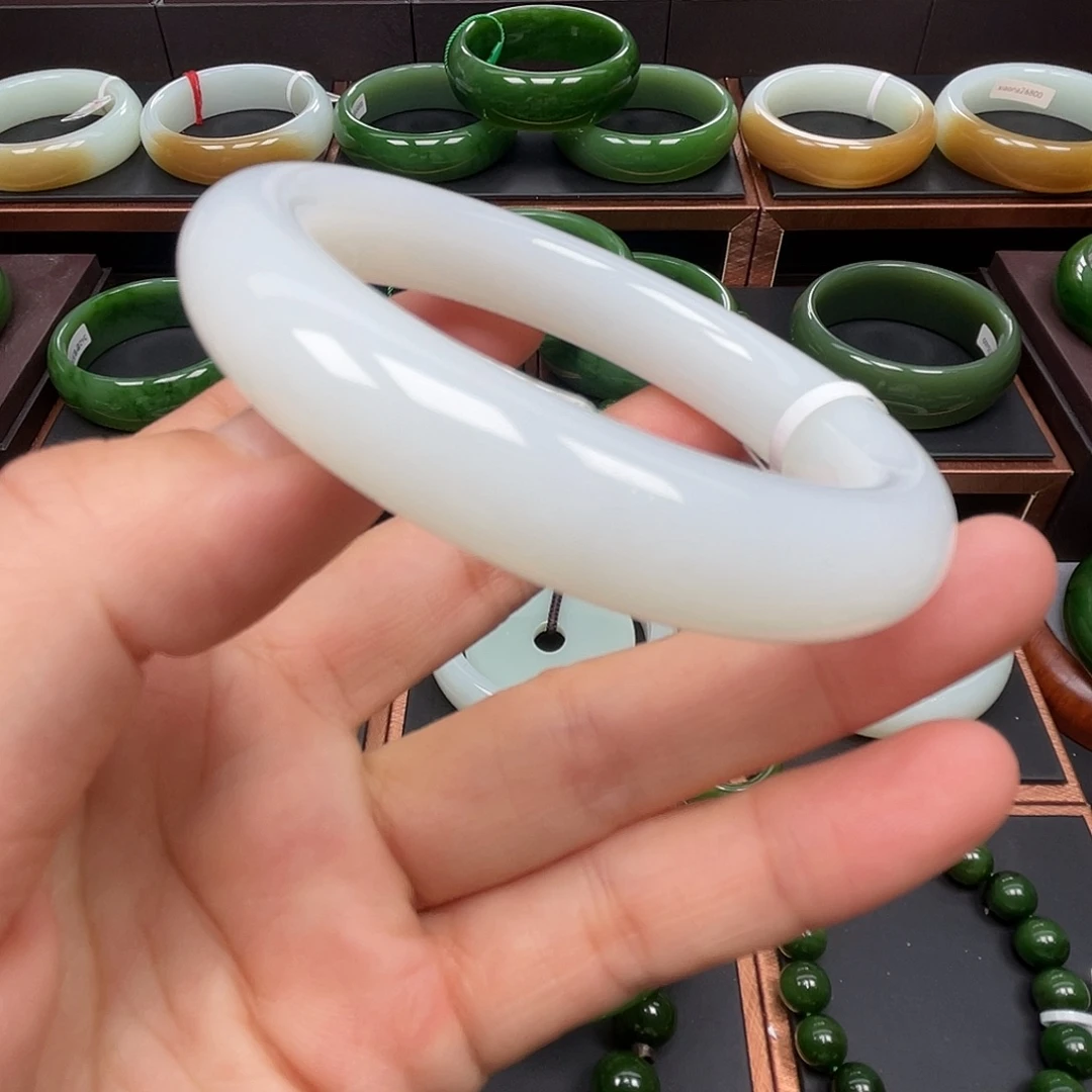 和田玉未镶嵌手镯