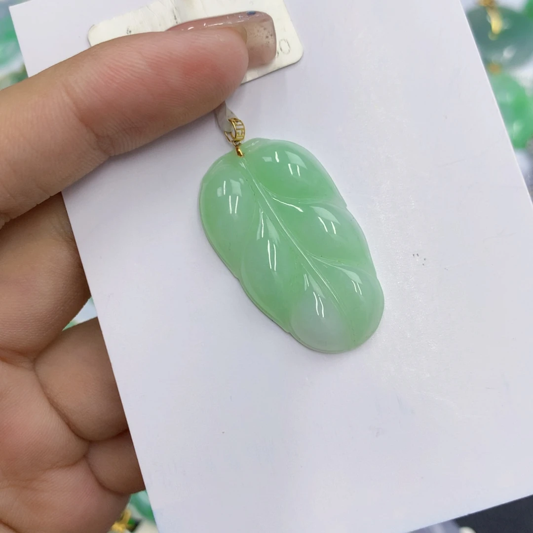 翡翠18K金镶嵌颈饰翡翠