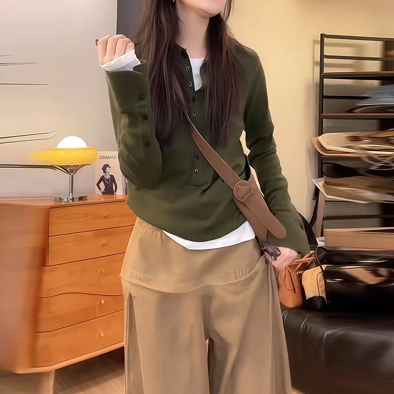 复古辣妹V领长袖针织打底衫女秋冬半开领高级感修身显瘦内搭上衣