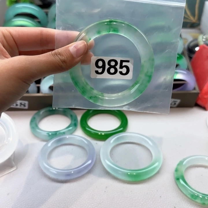 玉李**时尚飘花手镯985