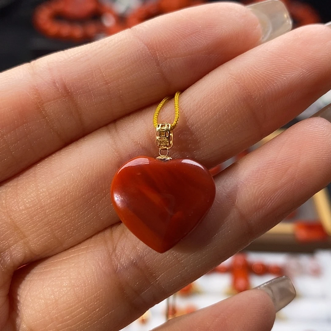 南红玛瑙18K金镶嵌四川凉山瓦西爱心吊坠