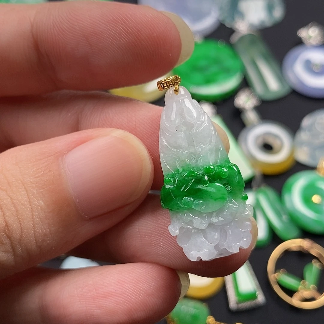 翡翠18K金镶嵌颈饰翡翠
