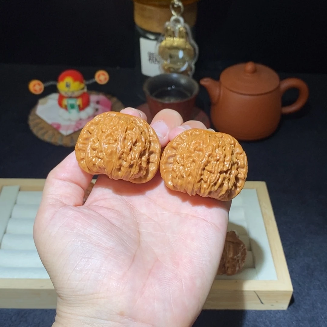 文玩核桃吊坠白狮子43