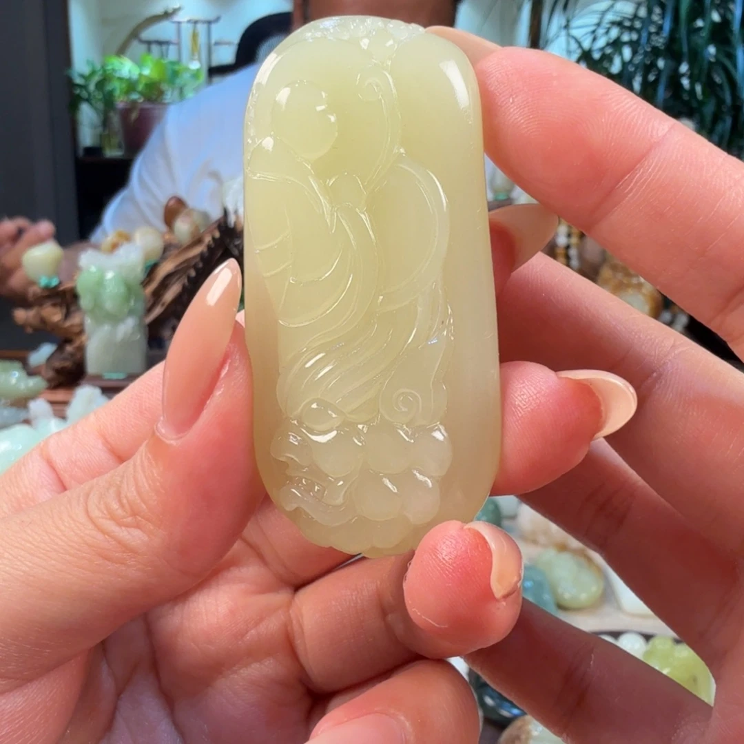 导***离和田玉未镶嵌颈饰