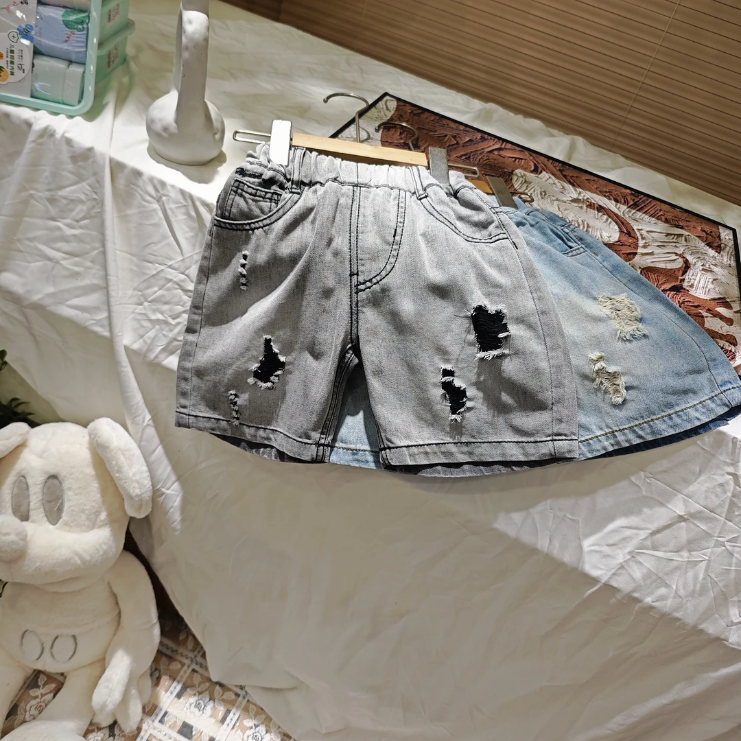 C2-8。10823 男童休闲牛仔裤破洞