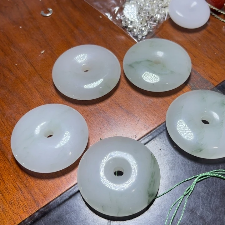 石英质玉未镶嵌颈饰