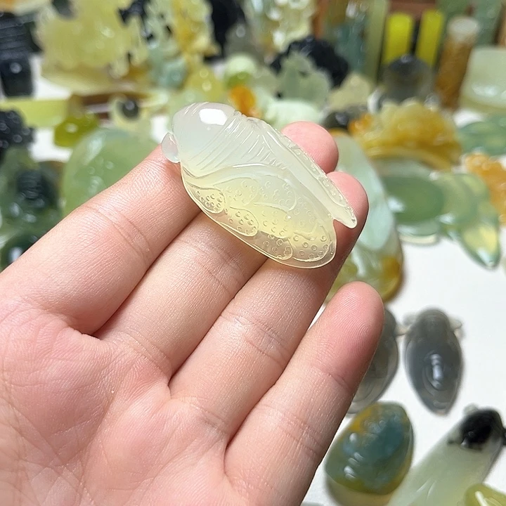 未镶嵌蛇纹石玉颈饰