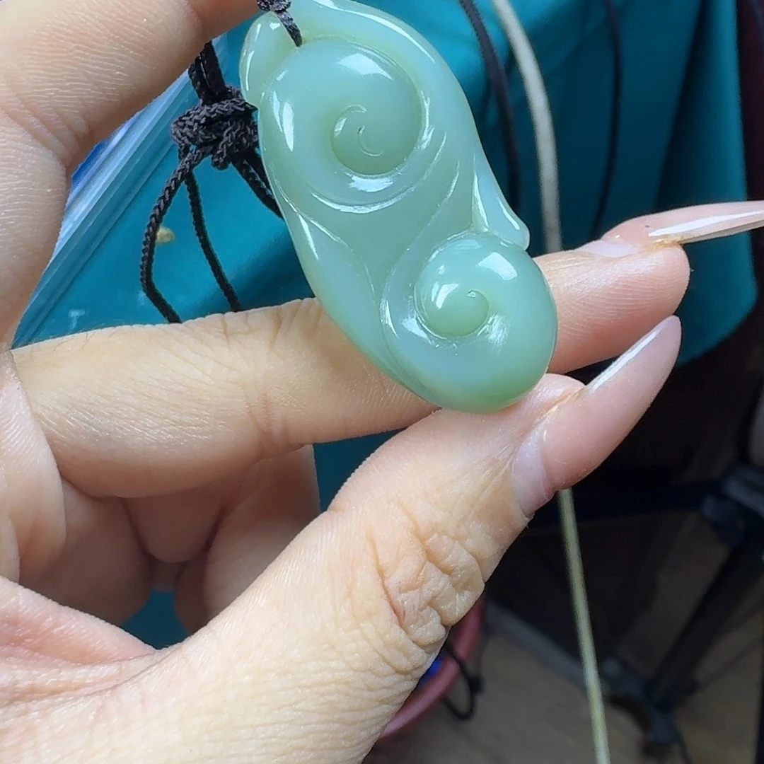 和田玉未镶嵌颈饰粉青如意