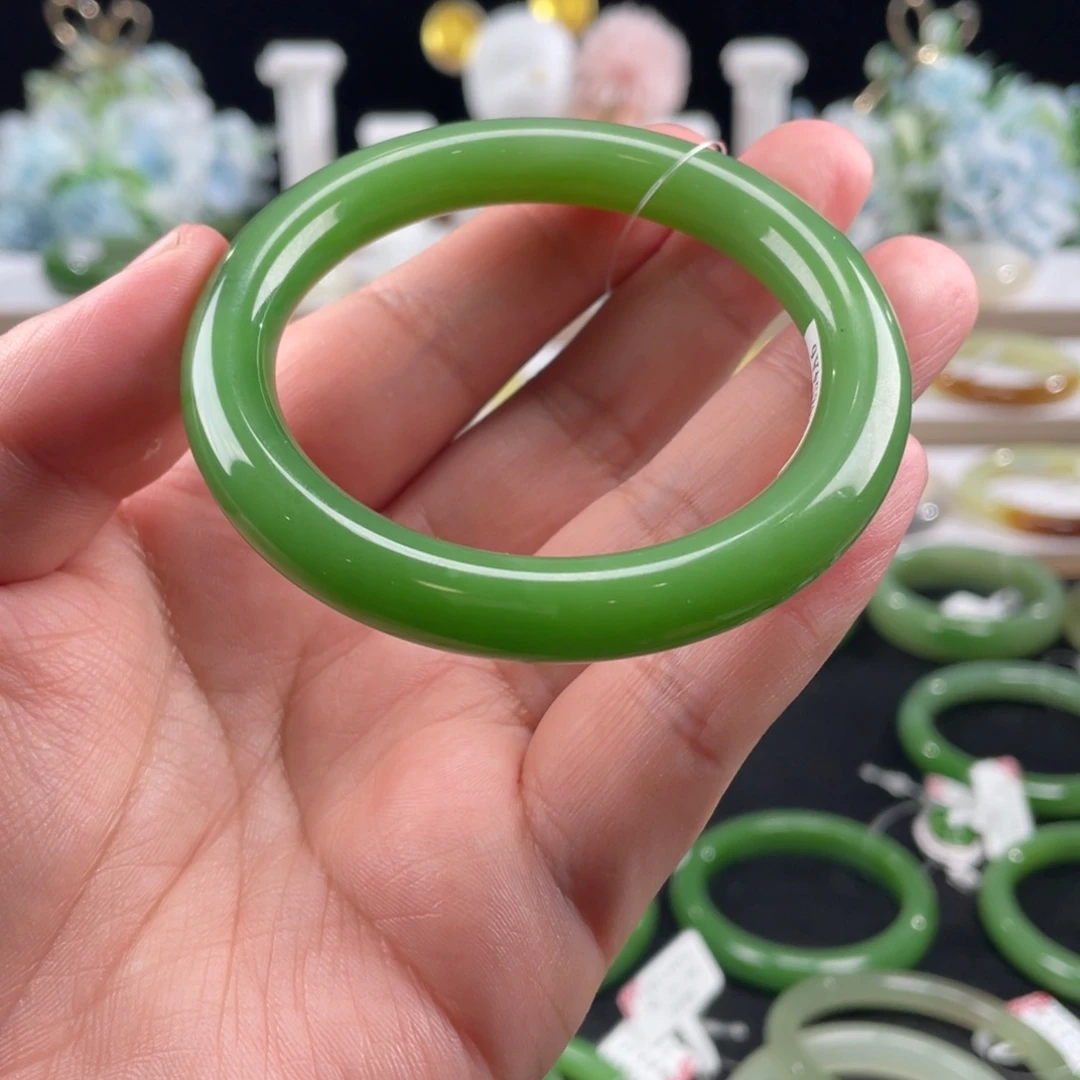 和田玉未镶嵌手镯俄碧果阳绿圆条5657