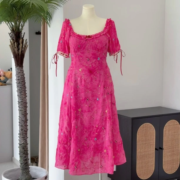 玫吻烟霞｜大码多巴胺方领短袖连衣裙2025新款夏设计感收腰绝美裙