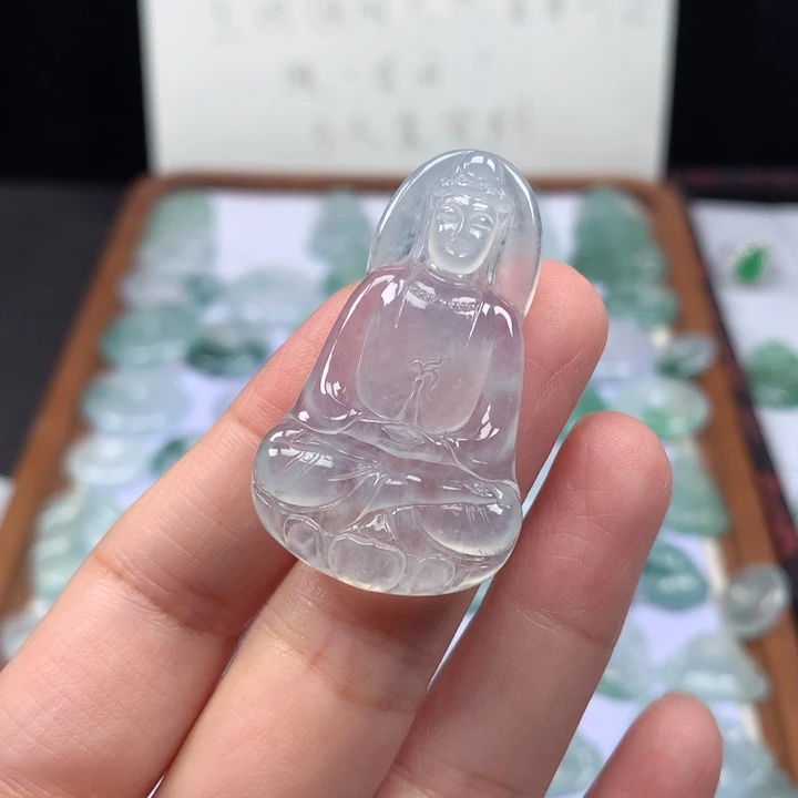 颈饰未镶嵌翡翠冰种素衣观音