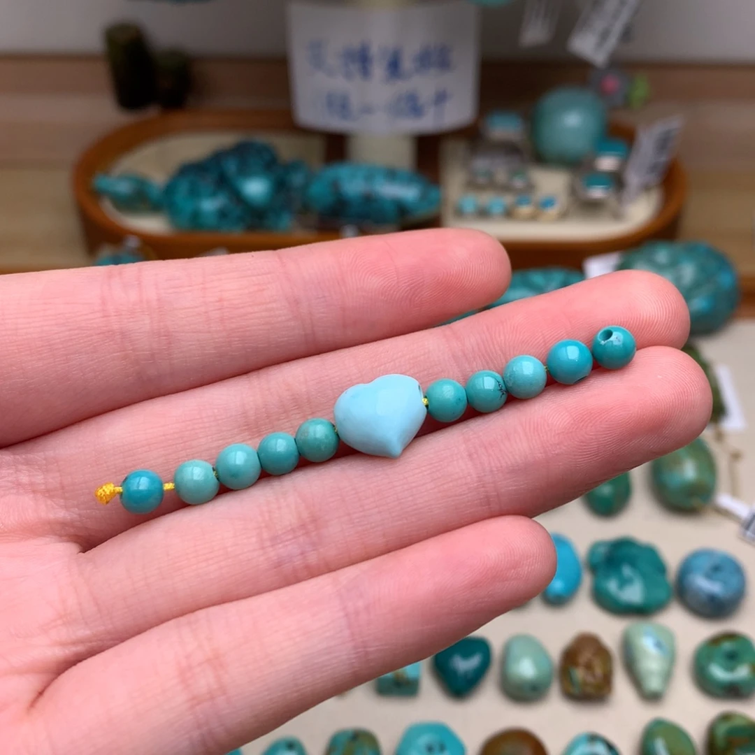 好***猴绿松石未镶嵌珠宝奇石