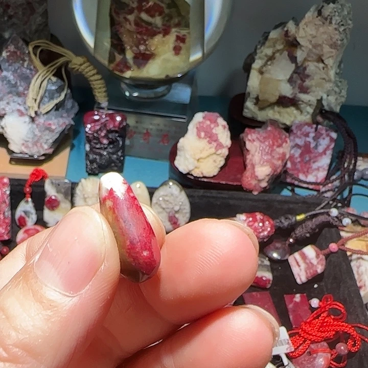 小***微天然辰砂天然朱砂原矿石小吊坠