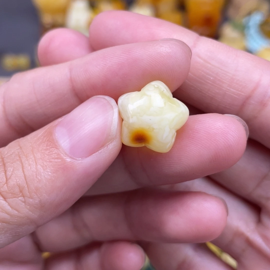 裸石琥珀未镶嵌蜜蜡