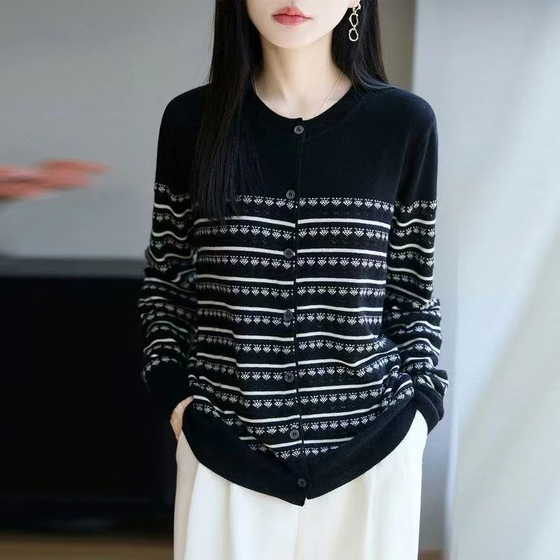 早秋条纹针织开衫外套女2025新款春秋外搭洋气大码女装上衣