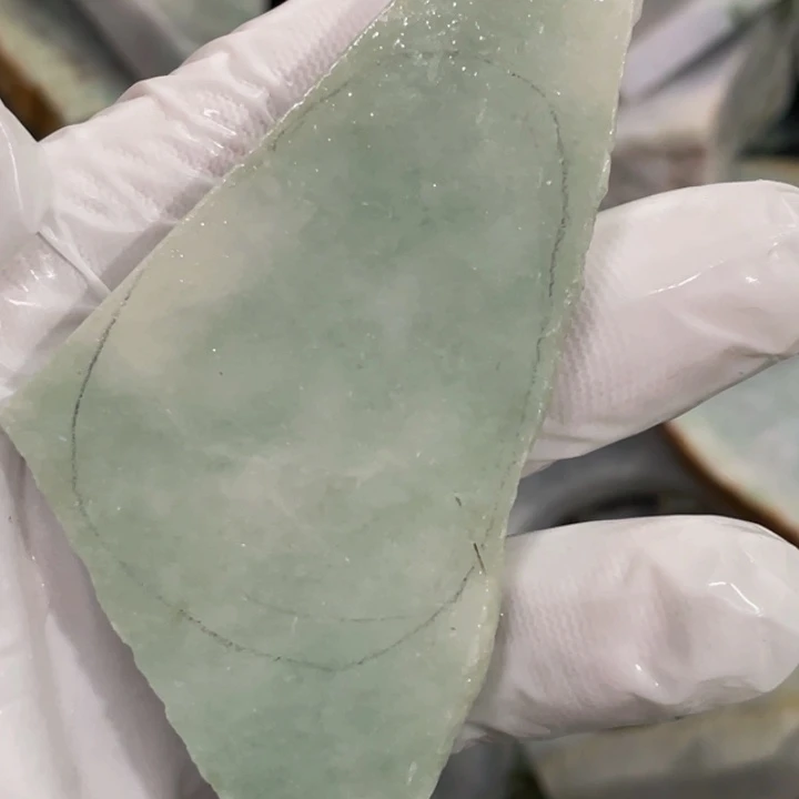 翡翠吊坠(不含链)未镶嵌天然翡翠边角料