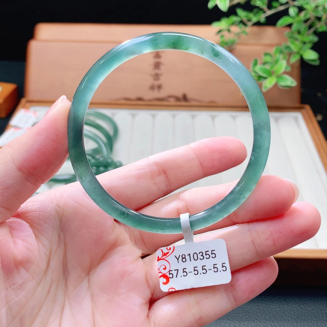 未镶嵌手镯（圆镯）翡翠