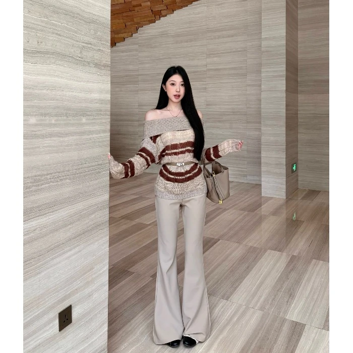一字肩撞色条纹长袖毛衣针织衫女秋季气质套装微喇叭休闲裤两件套